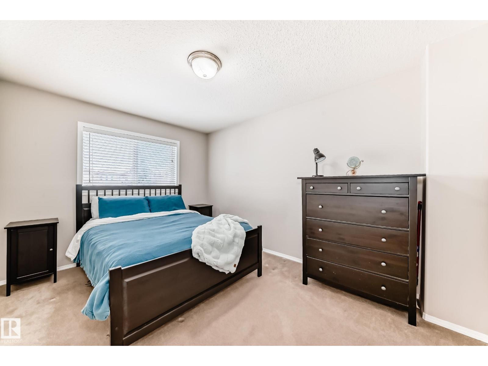 3132 33 AV NW, Edmonton