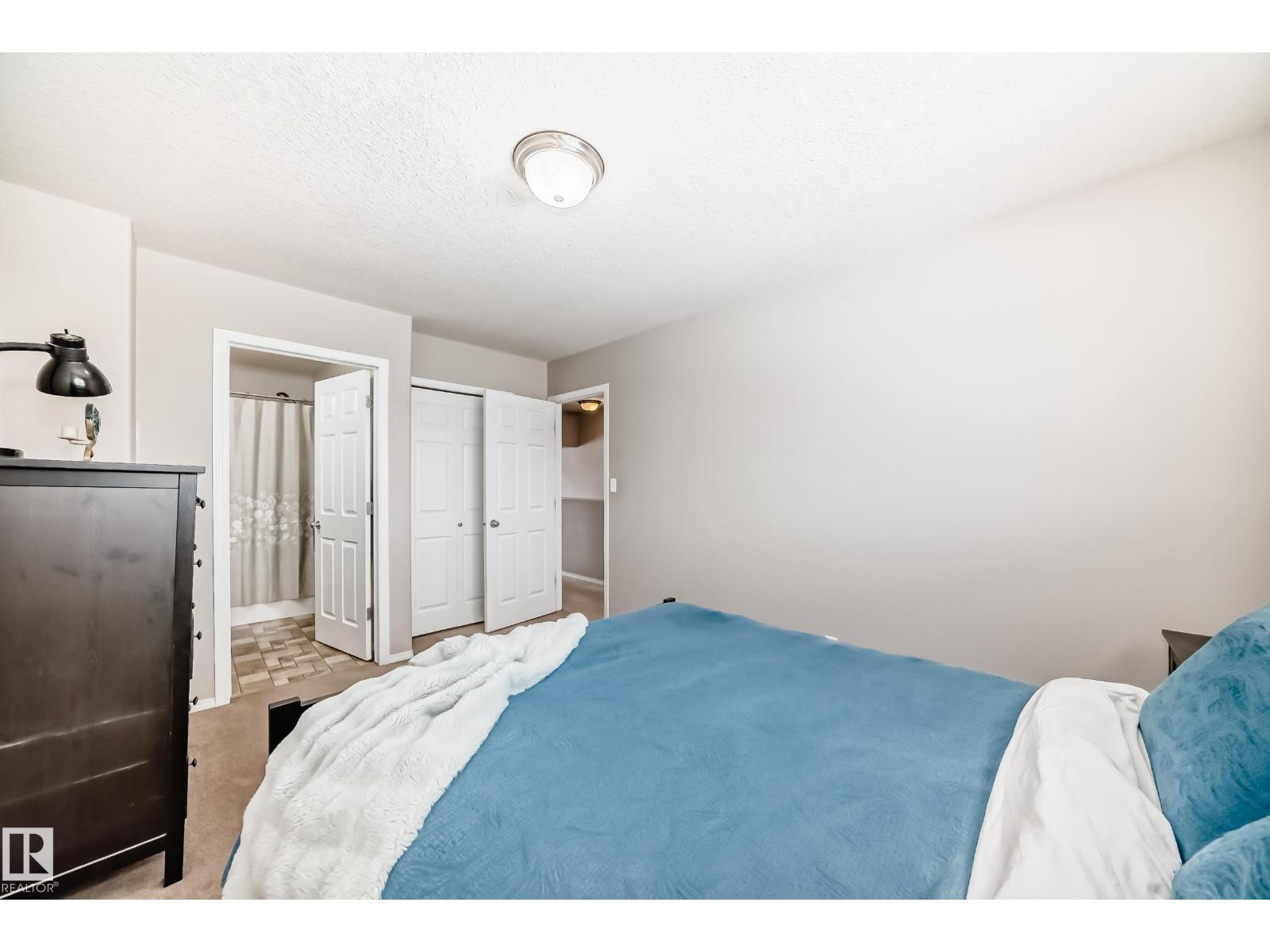 3132 33 AV NW, Edmonton