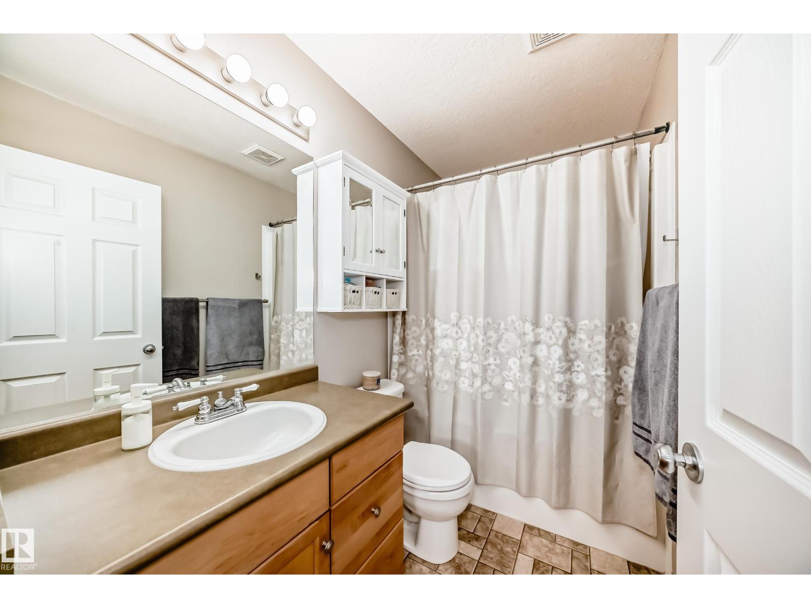 3132 33 AV NW, Edmonton