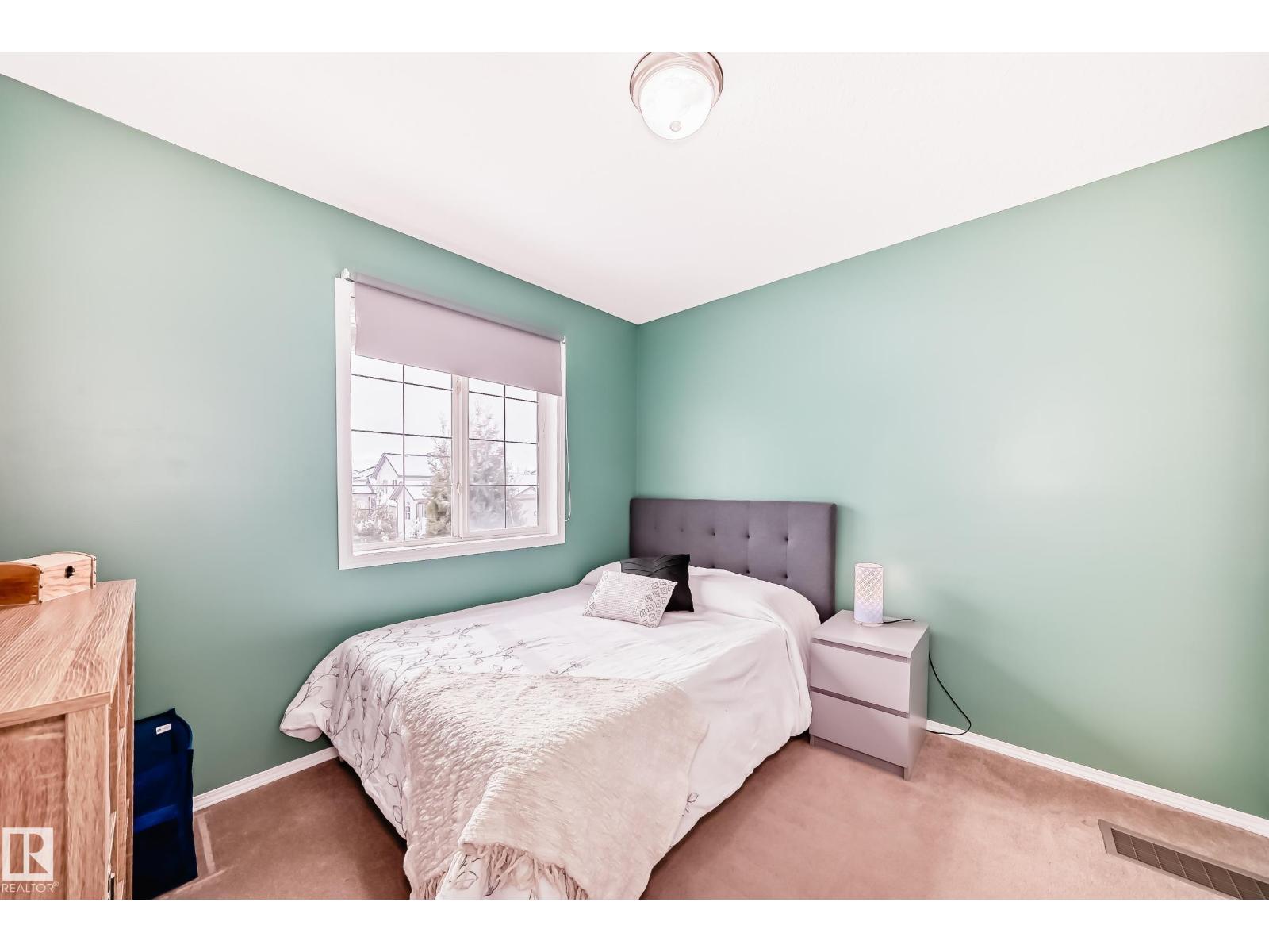 3132 33 AV NW, Edmonton