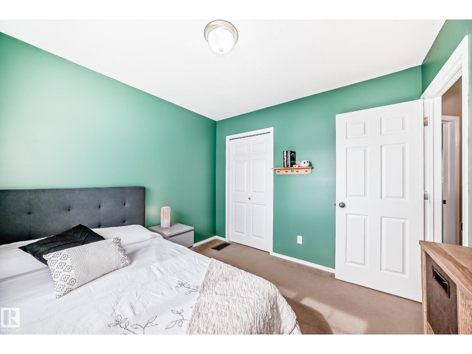 3132 33 AV NW, Edmonton