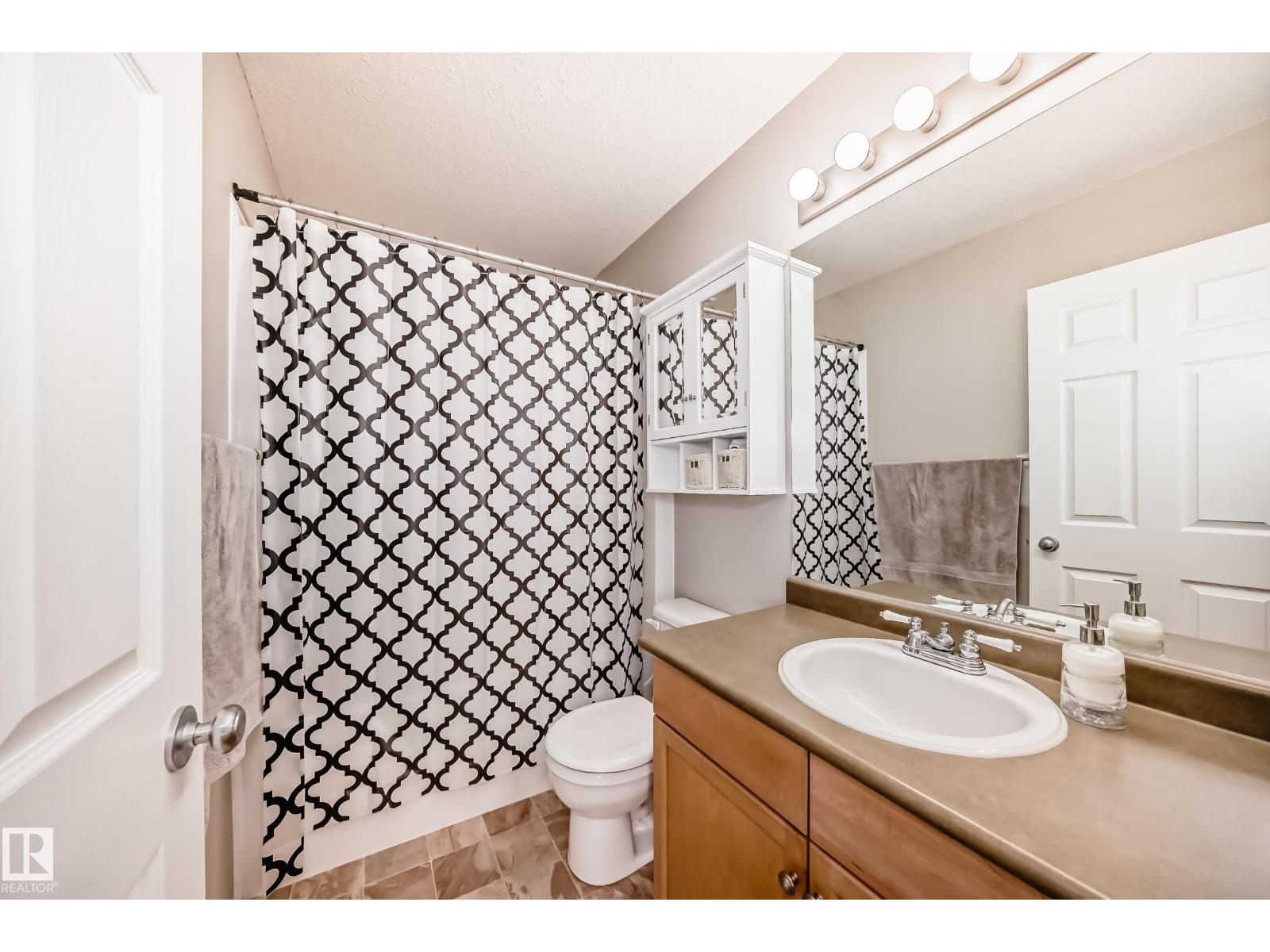 3132 33 AV NW, Edmonton