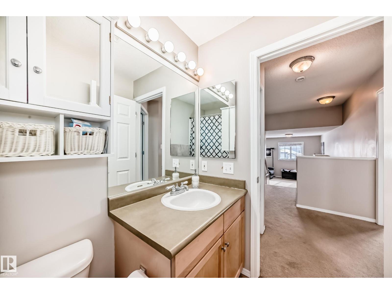 3132 33 AV NW, Edmonton