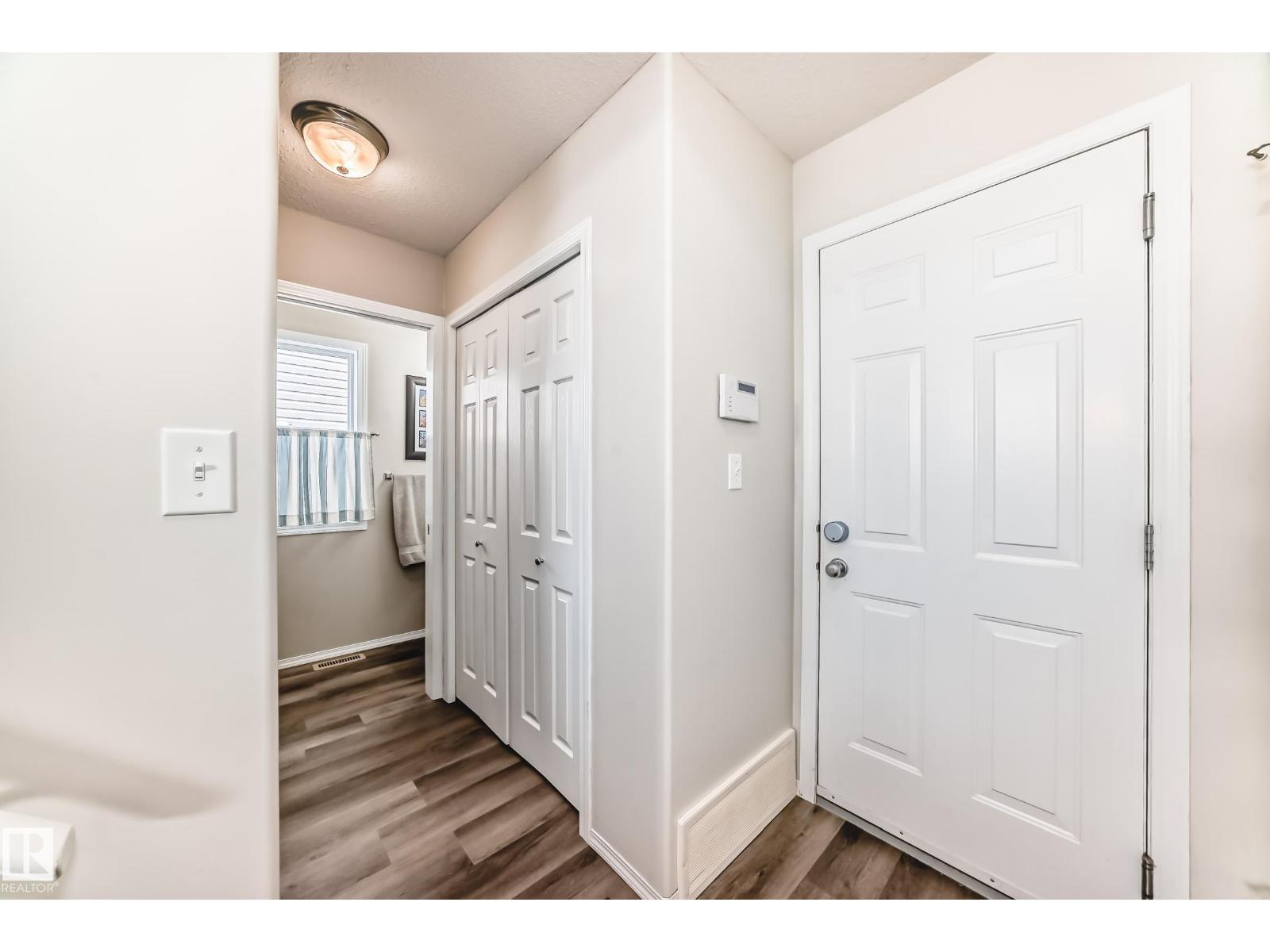 3132 33 AV NW, Edmonton