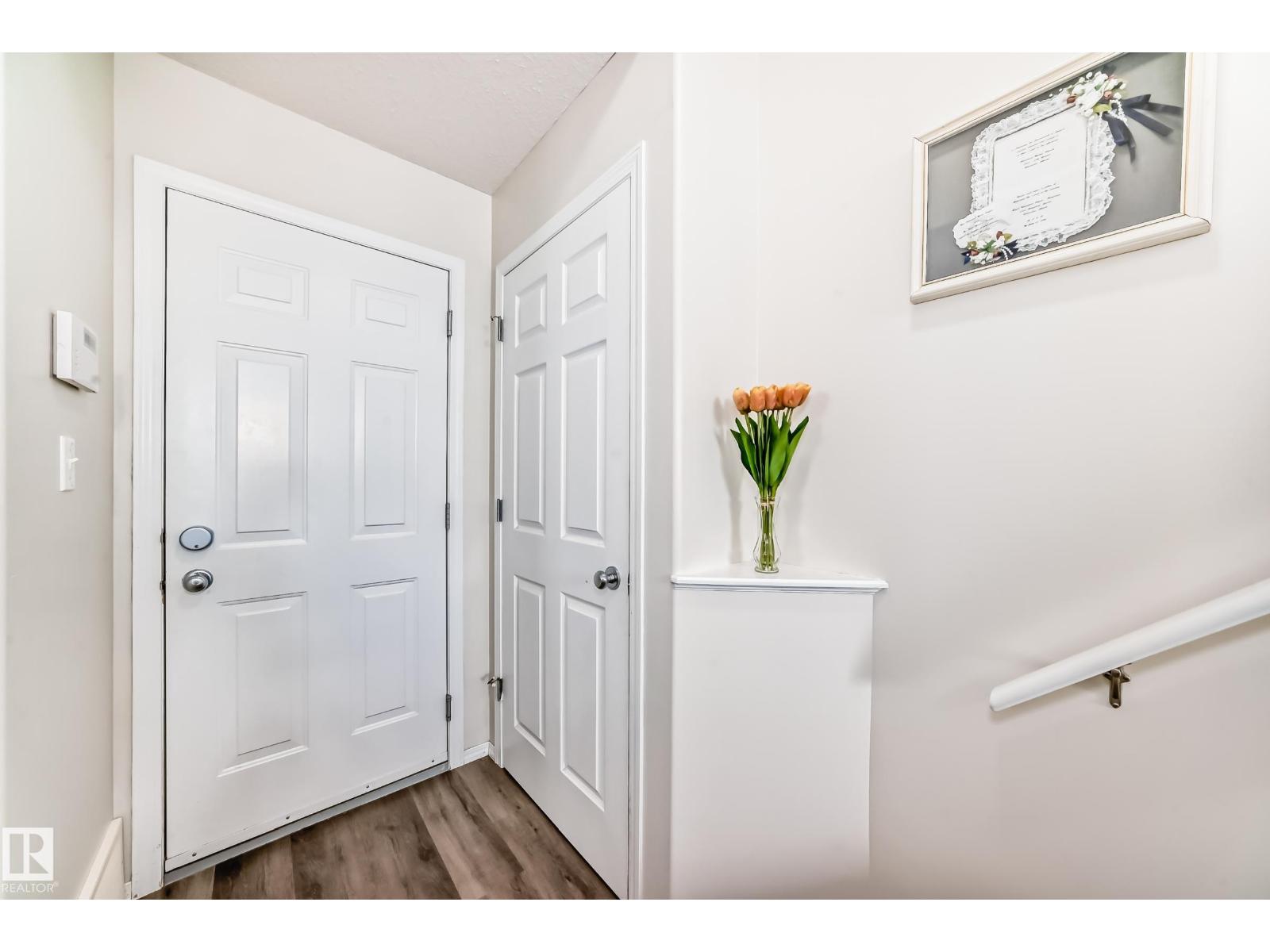 3132 33 AV NW, Edmonton