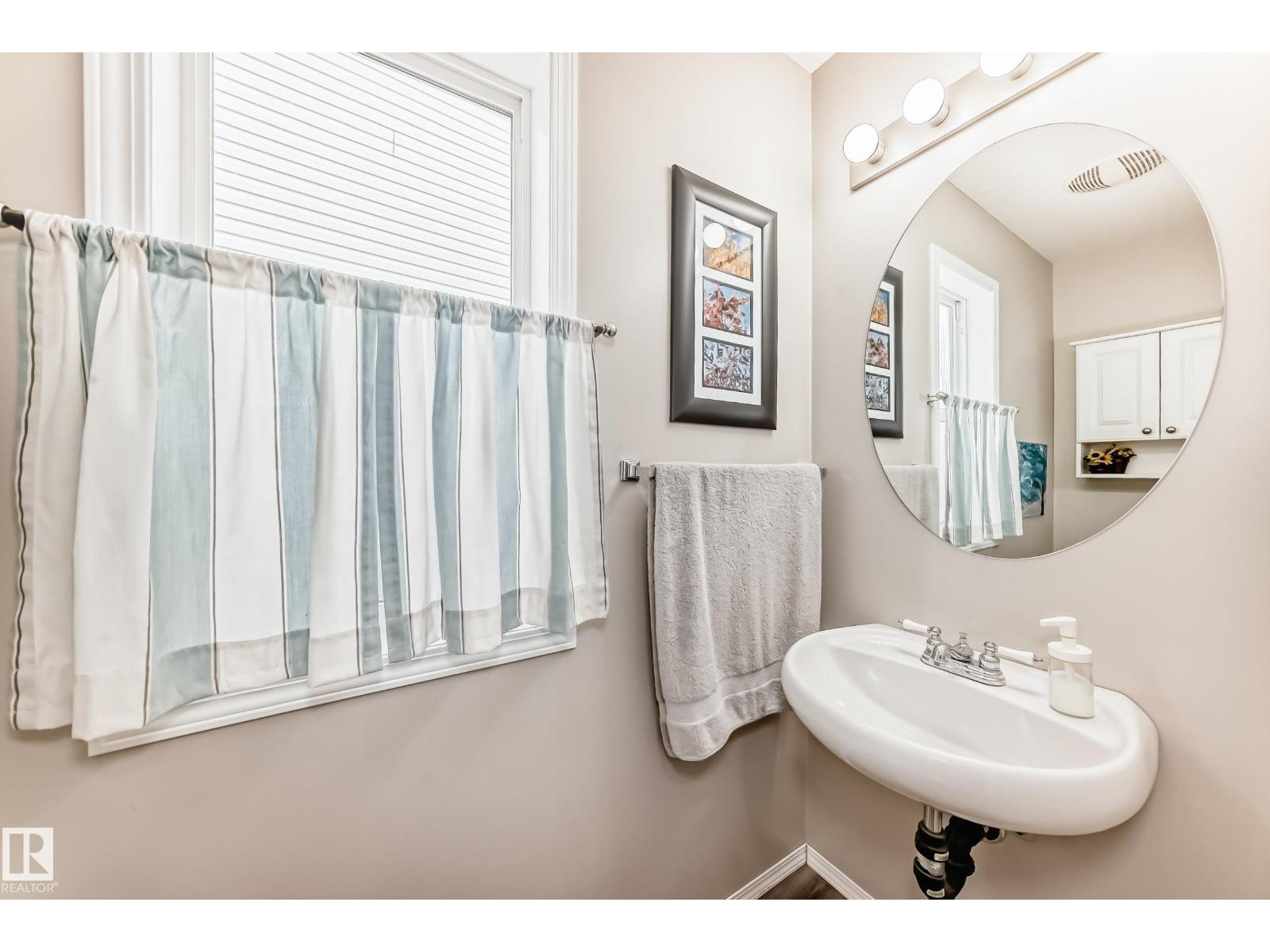 3132 33 AV NW, Edmonton