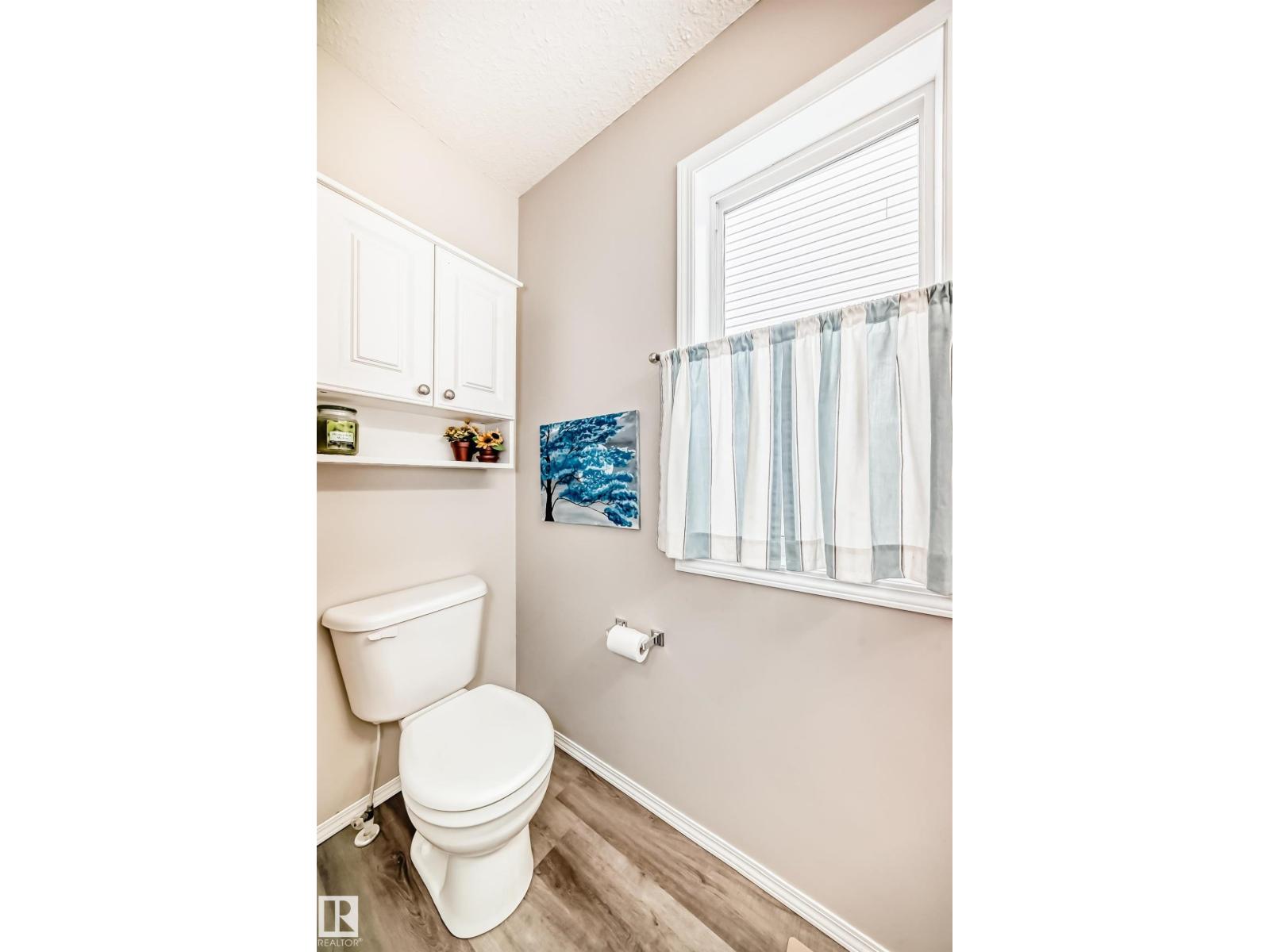 3132 33 AV NW, Edmonton