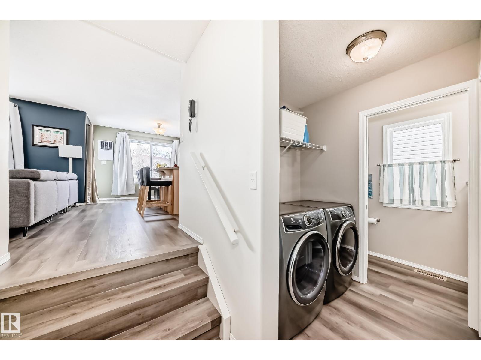 3132 33 AV NW, Edmonton