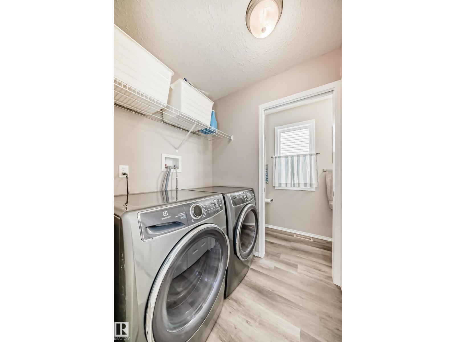 3132 33 AV NW, Edmonton