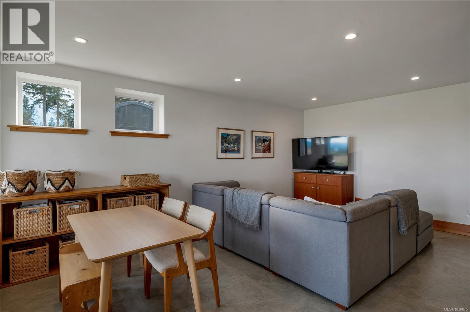 609 Valpy Rd - 32