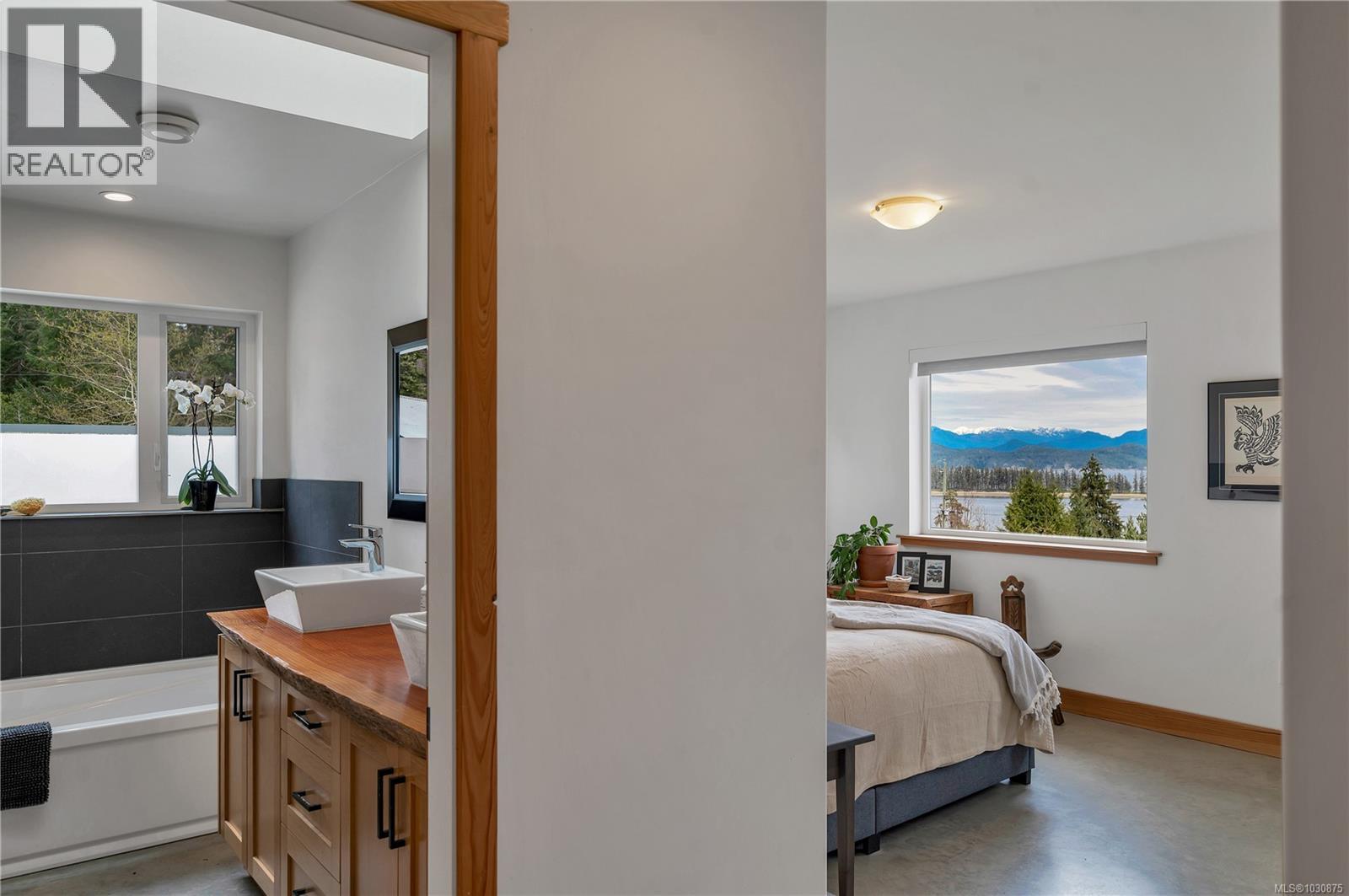 609 Valpy Rd - 27