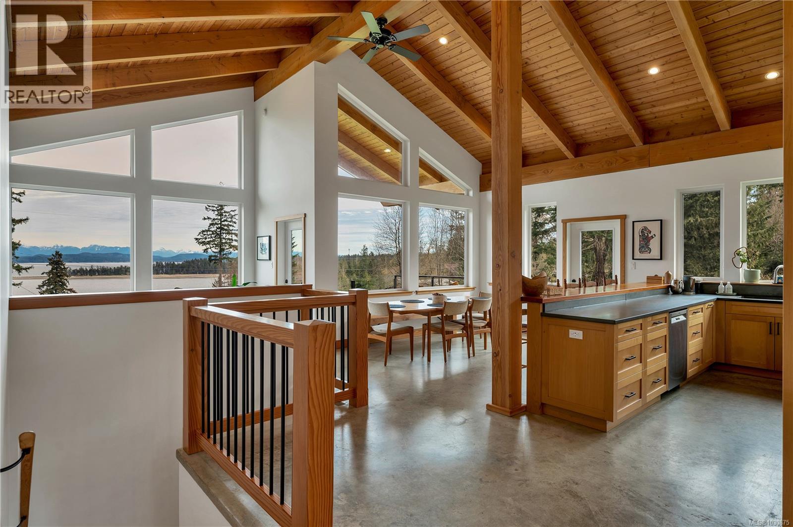 609 Valpy Rd - 9