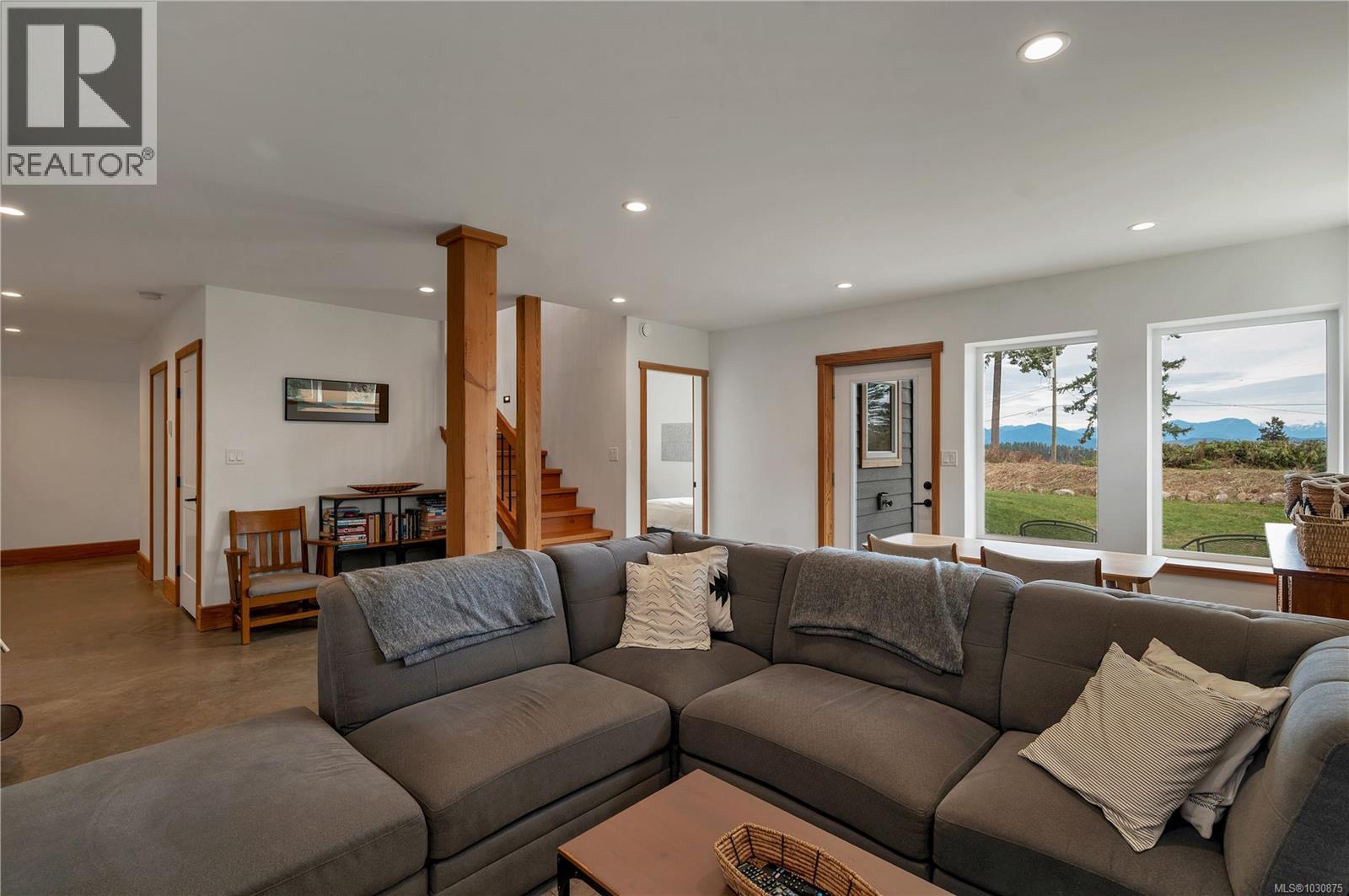 609 Valpy Rd - 35
