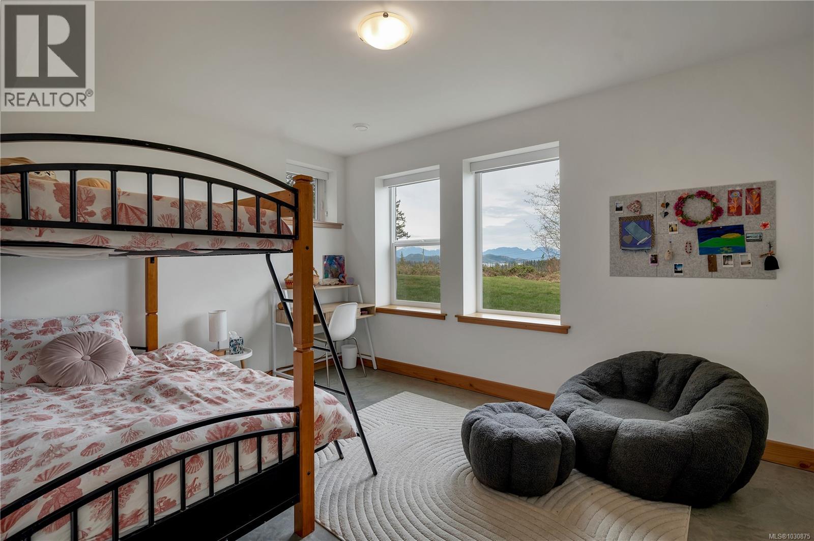 609 Valpy Rd - 38