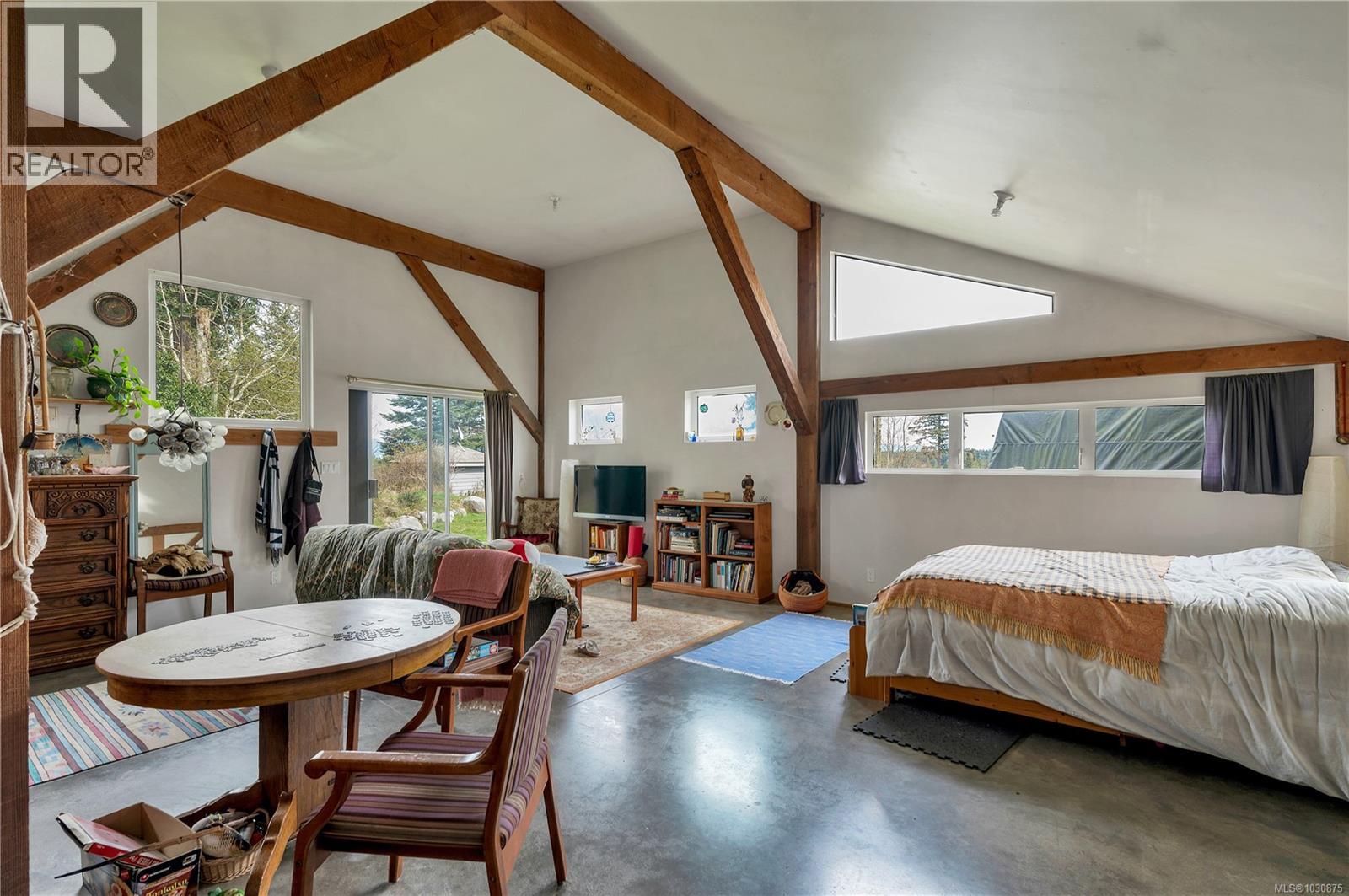 609 Valpy Rd - 47