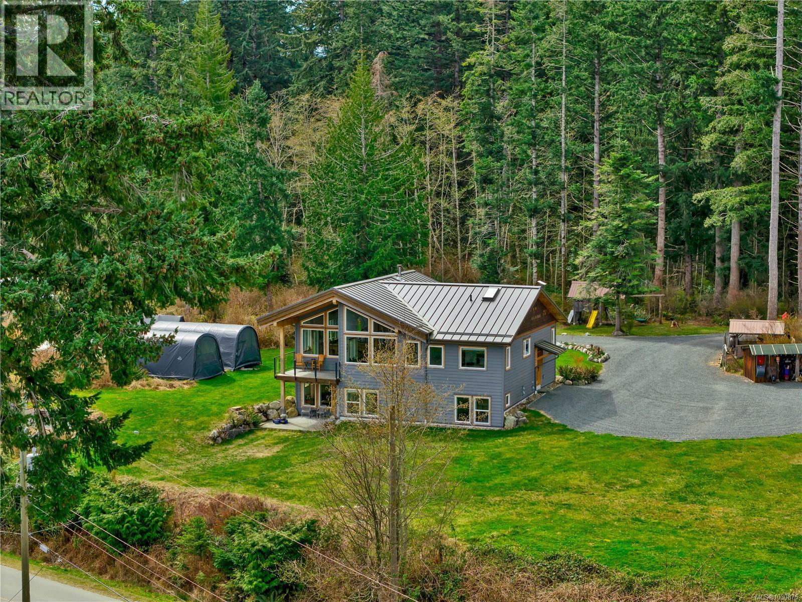 609 Valpy Rd - 3