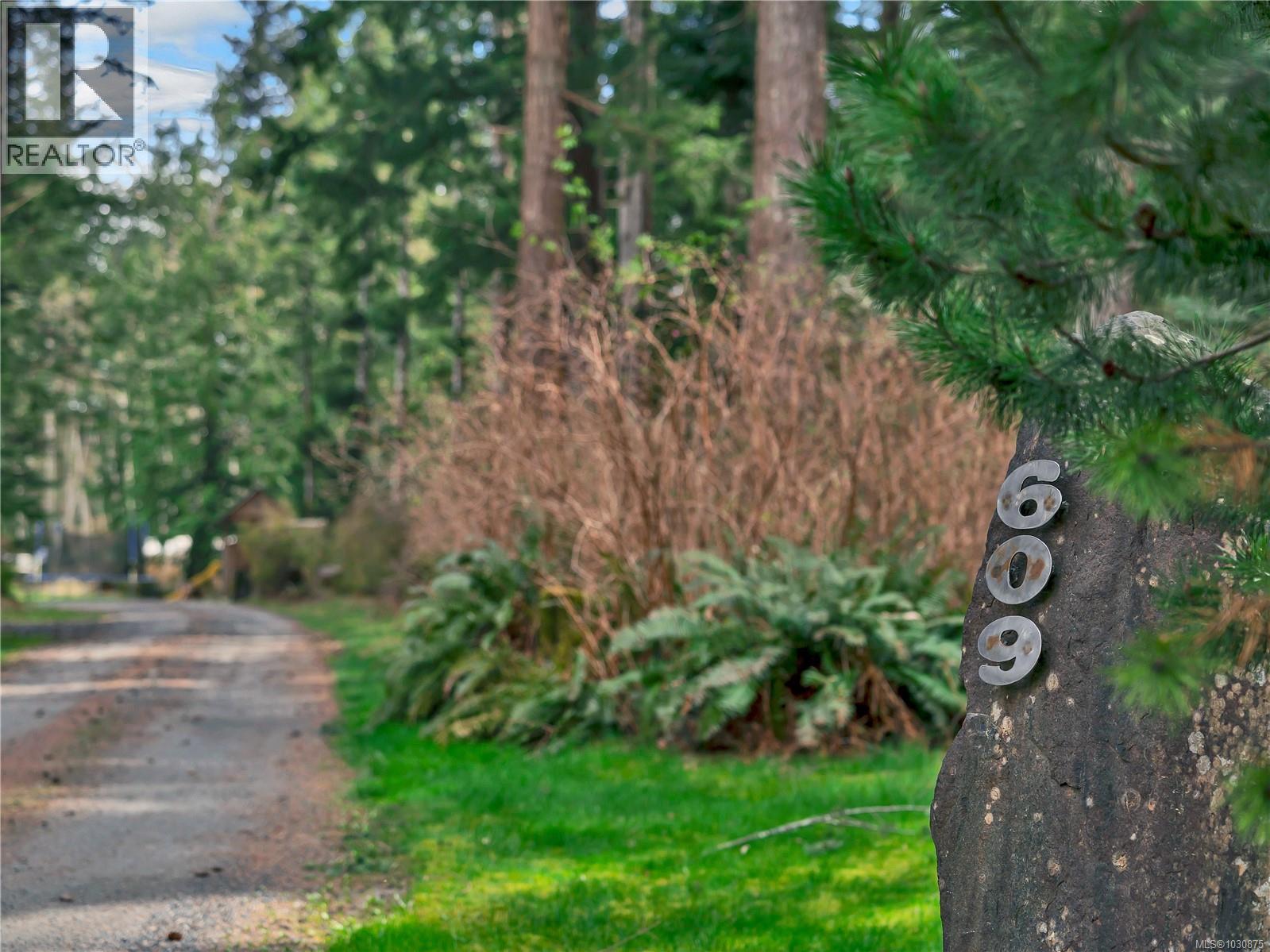 609 Valpy Rd - 57