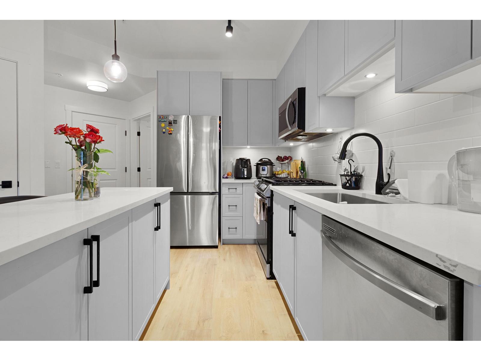 327 7506 199A STREET, Langley