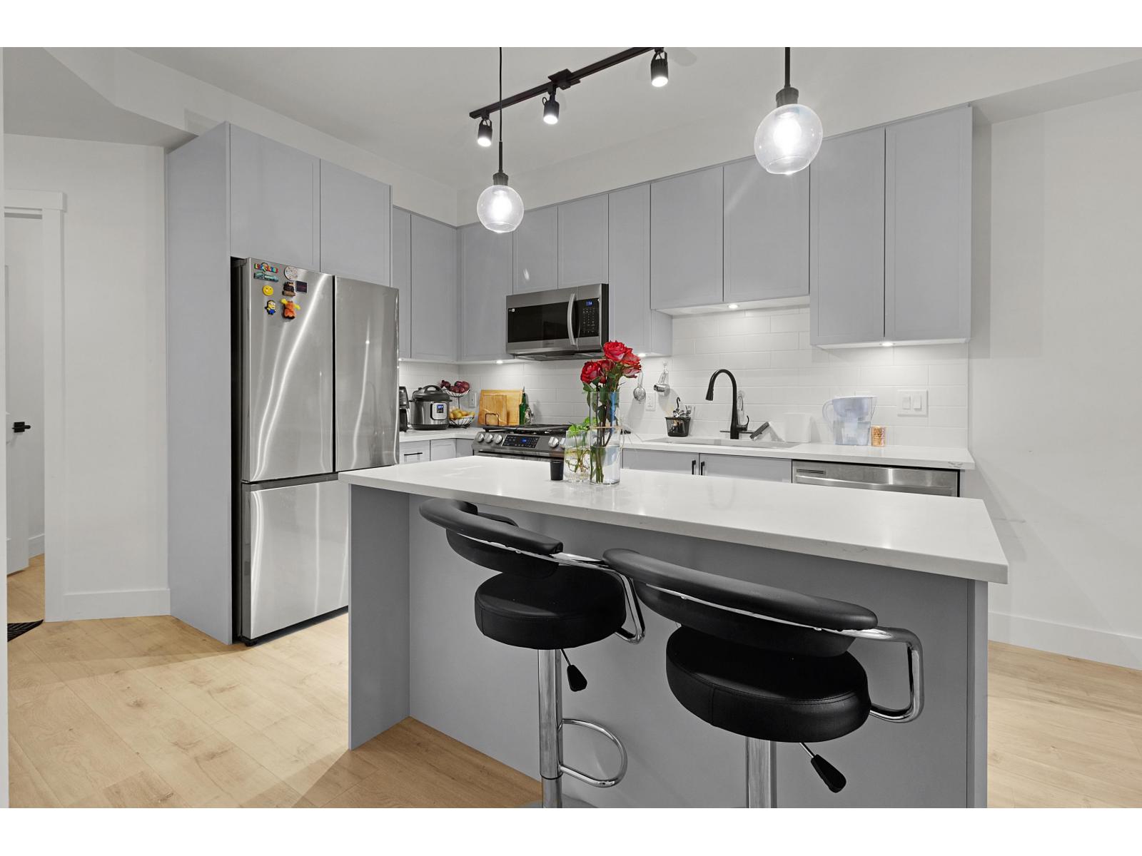 327 7506 199A STREET, Langley