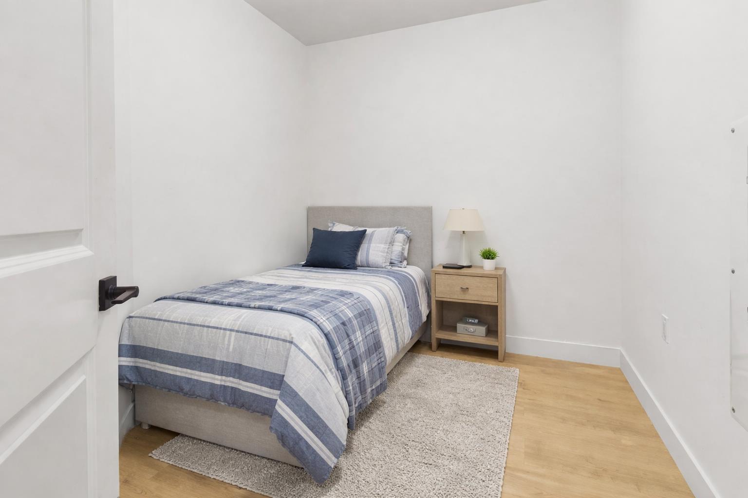 327 7506 199A STREET, Langley