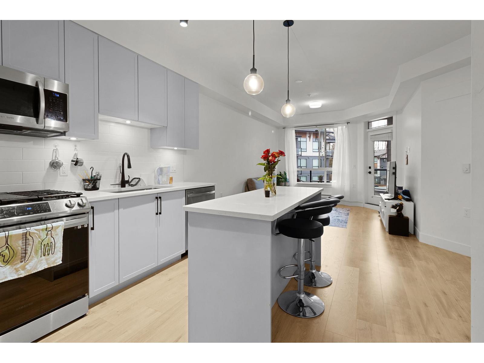 327 7506 199A STREET, Langley