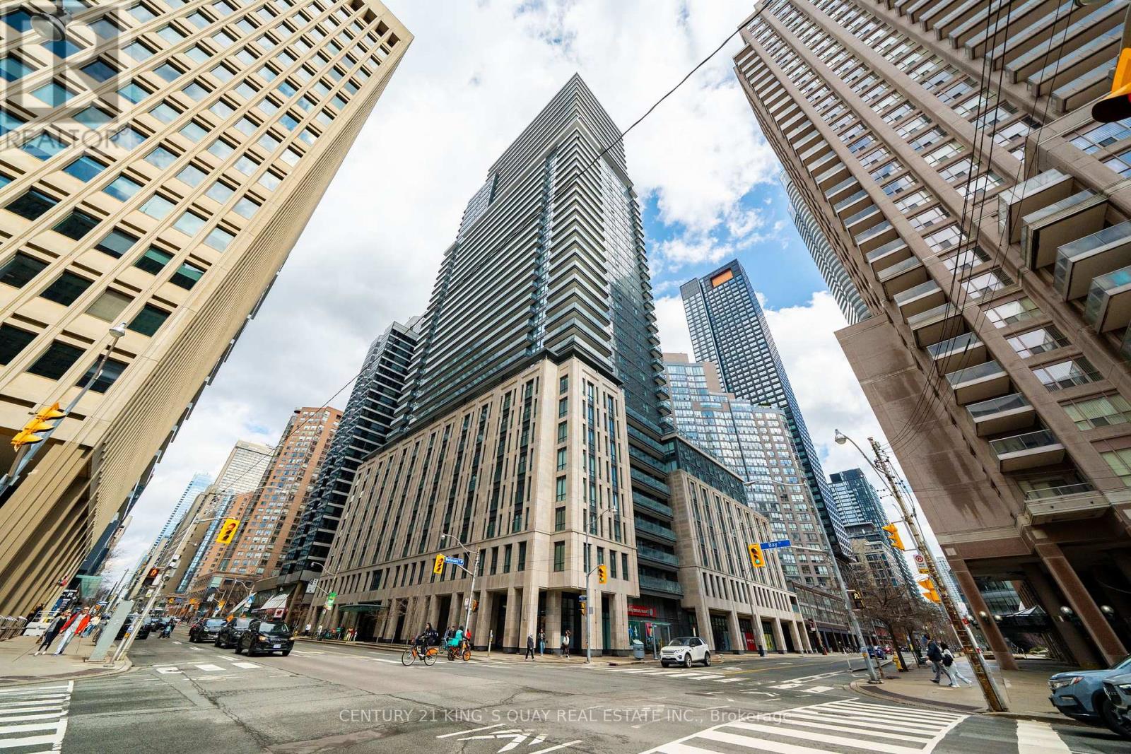 PH5 - 955 BAY STREET