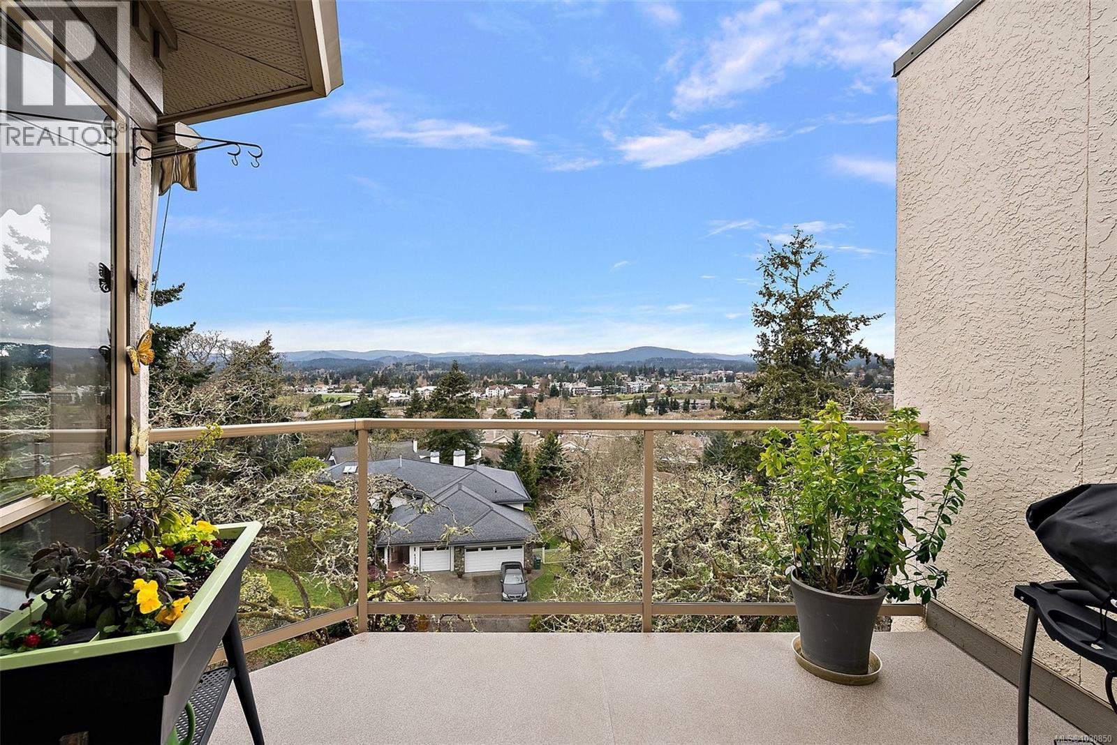 13 4300 Stoneywood Lane, Saanich