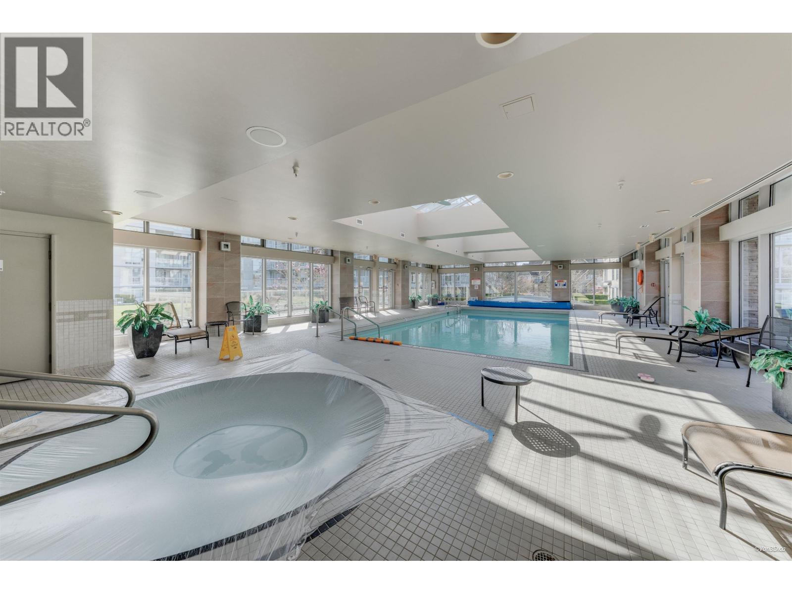 228 9373 HEMLOCK DRIVE, Richmond