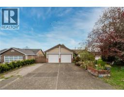 2095 Jahn Pl, Sidney, BC V8L4T3 Photo 12