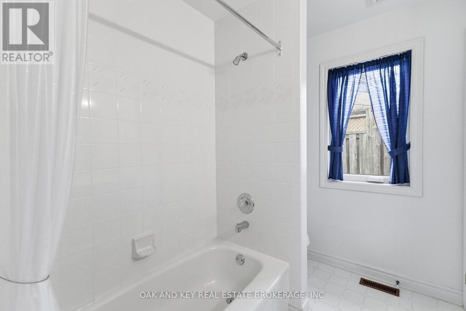 31 GREEN HEDGE LANE Property Photo