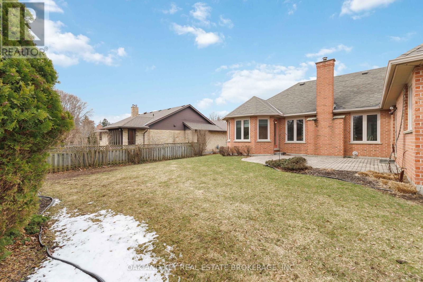 31 GREEN HEDGE LANE Property Photo