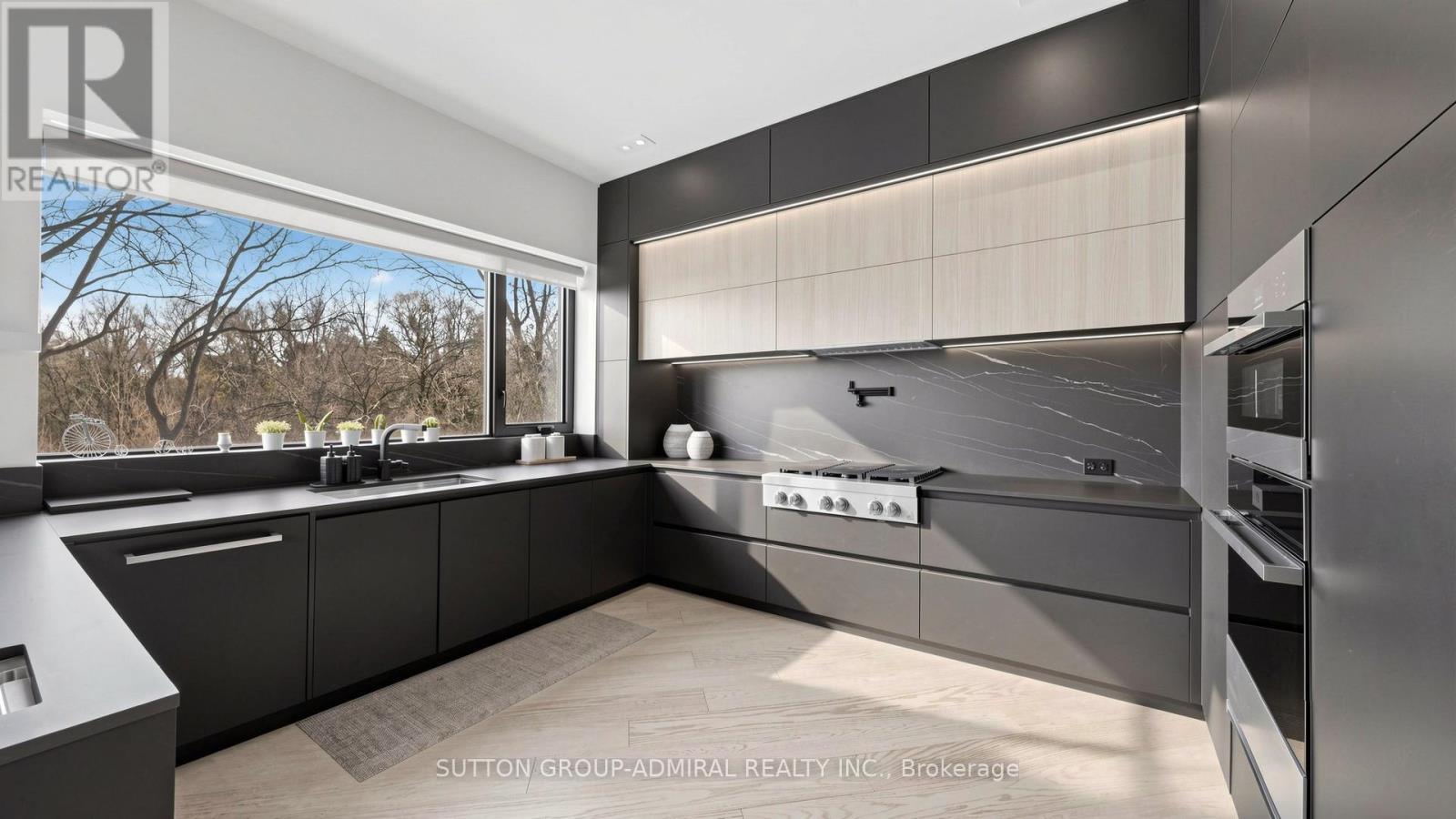 33 THORNY BRAE DRIVE - 13
