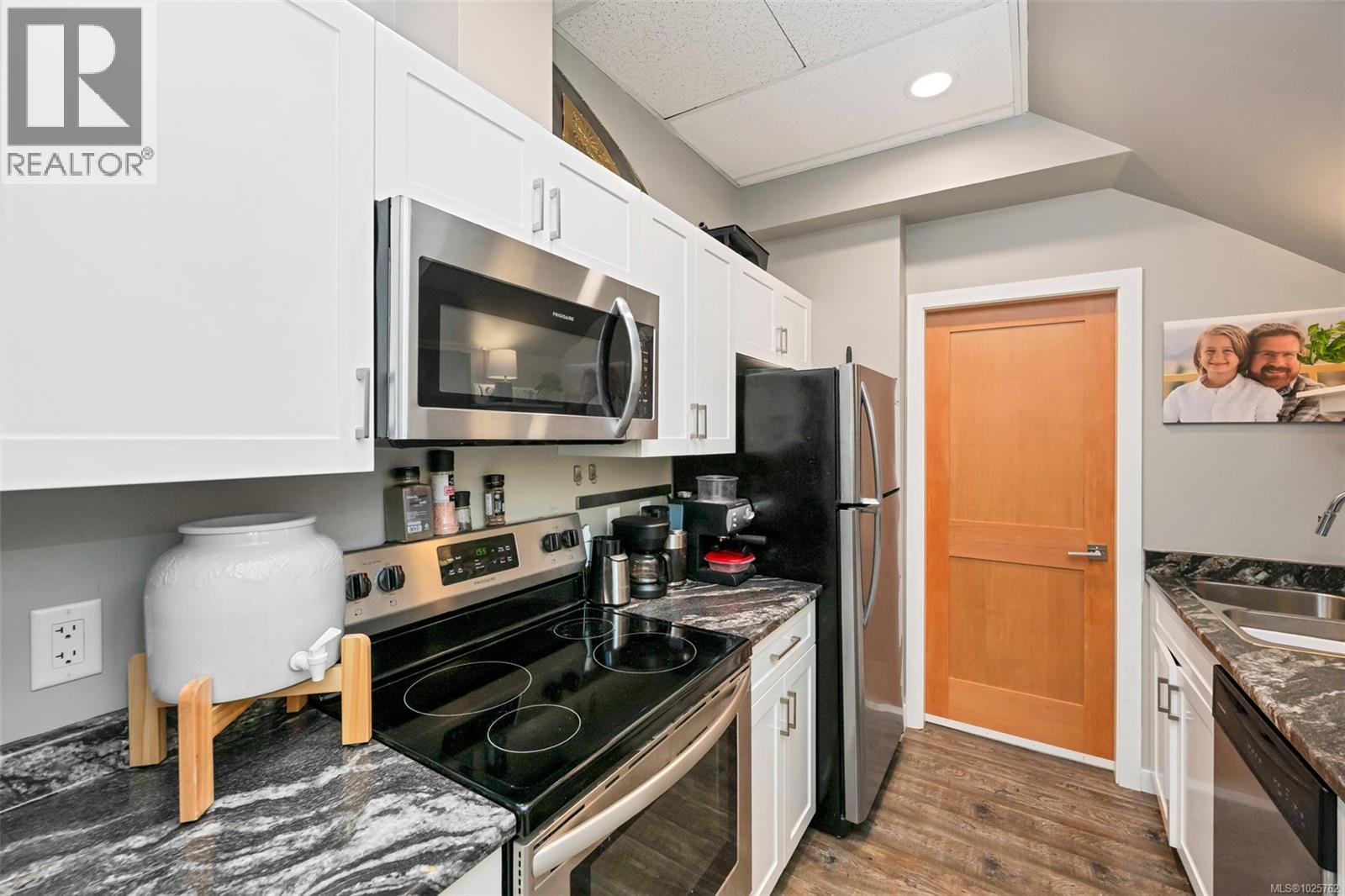 111 689 Hoffman Ave, Langford