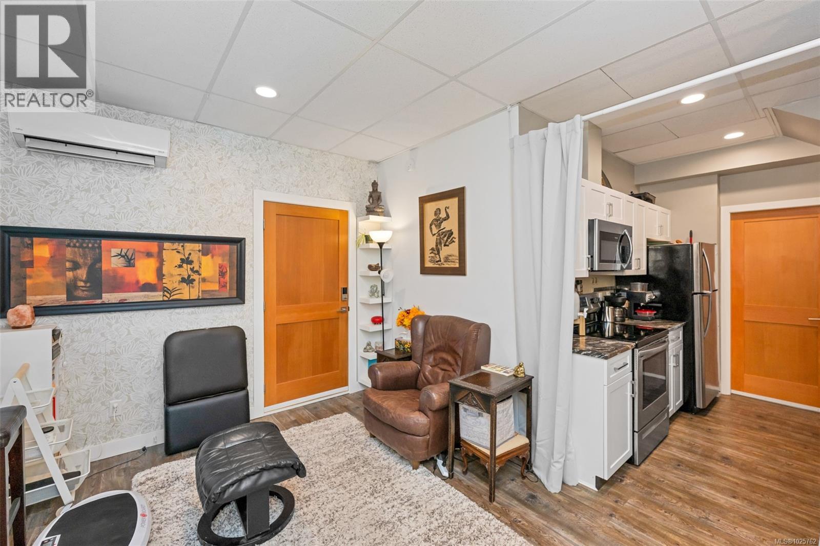 111 689 Hoffman Ave, Langford