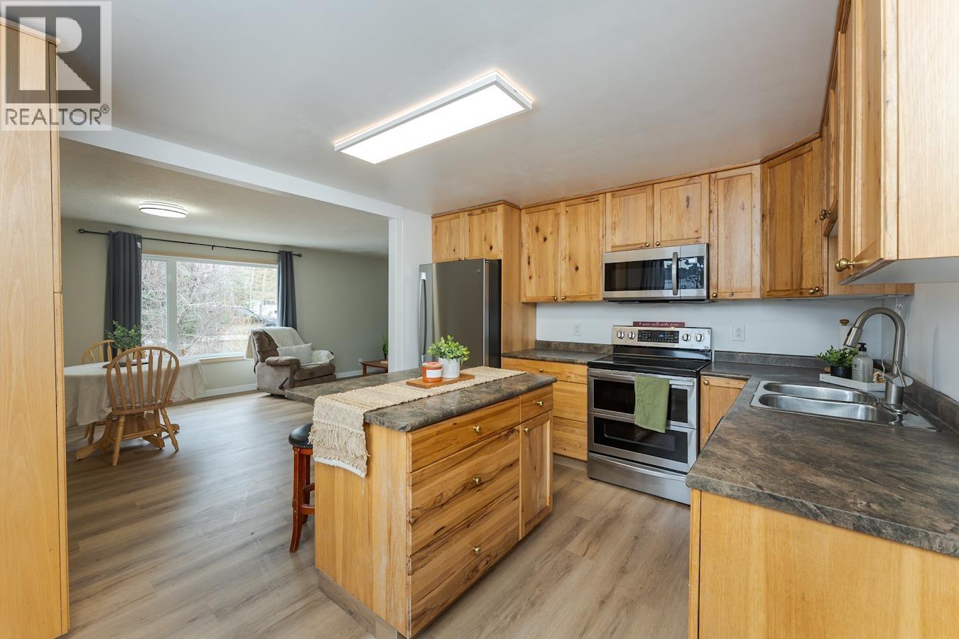 821 N BLACKBURN ROAD - 6