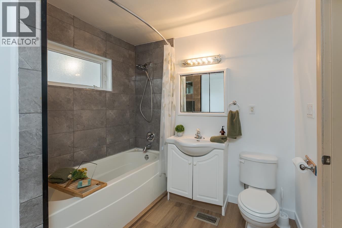 821 N BLACKBURN ROAD - 22