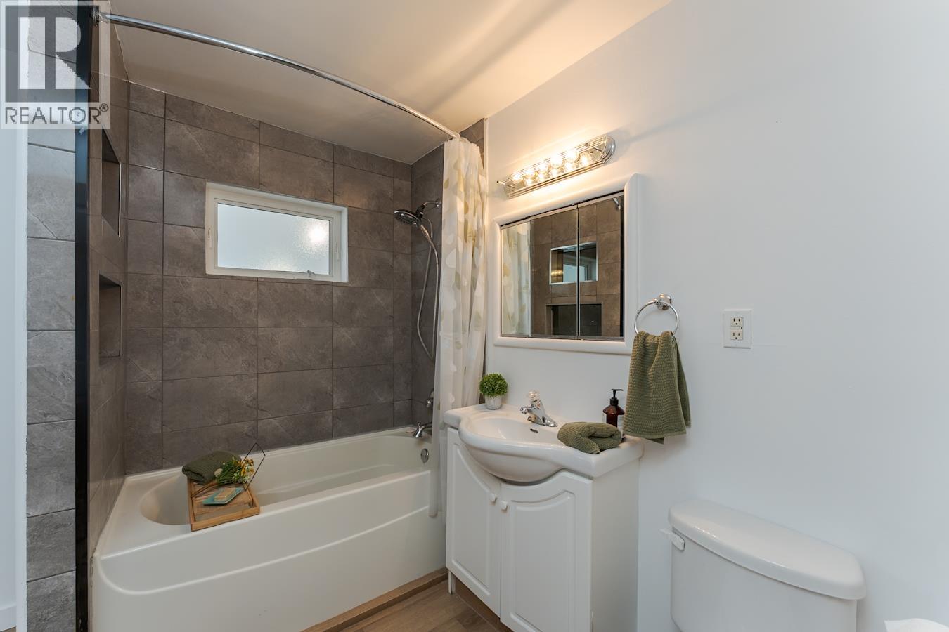 821 N BLACKBURN ROAD - 24