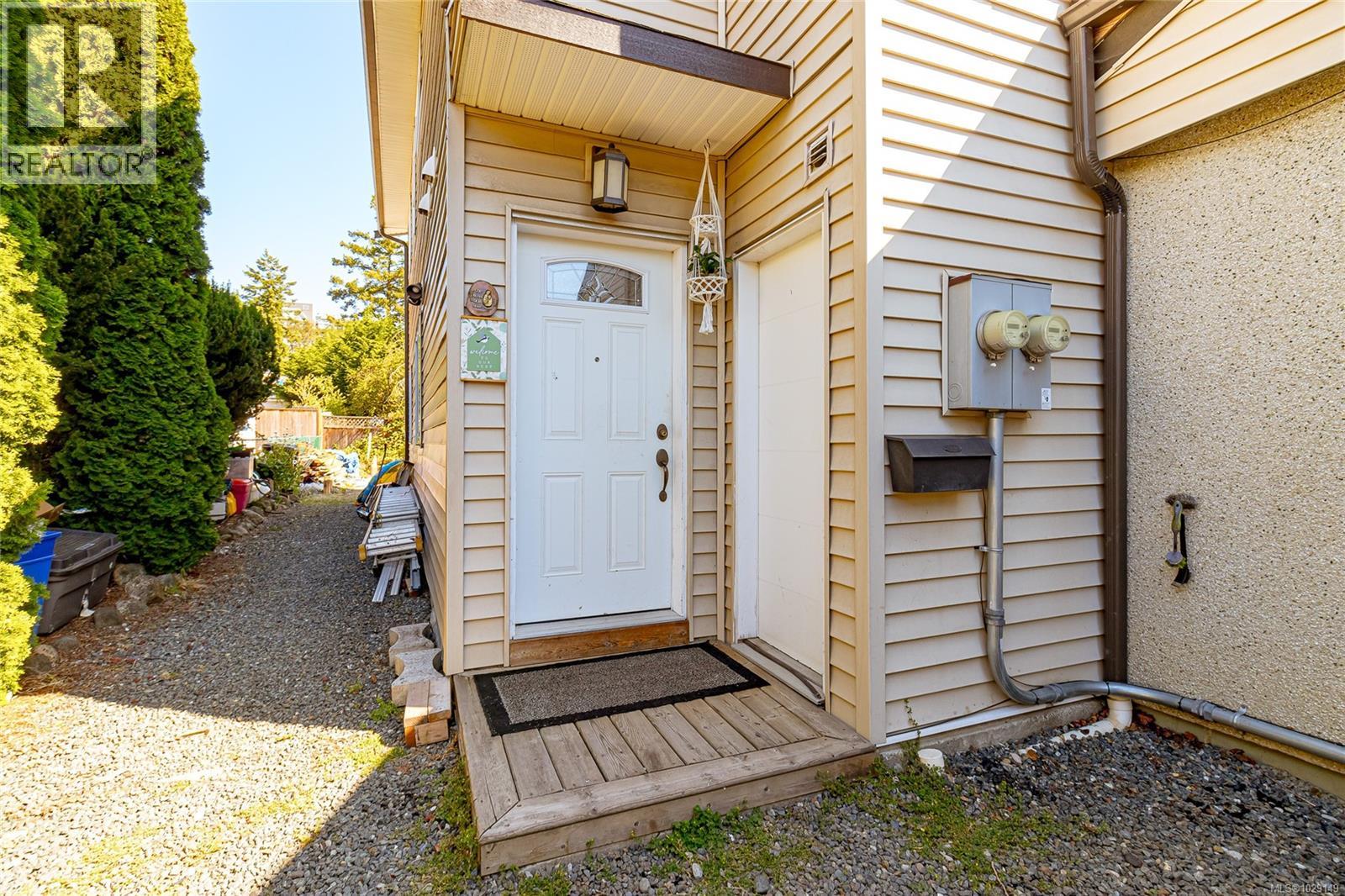 862 CANTERBURY RD - 26