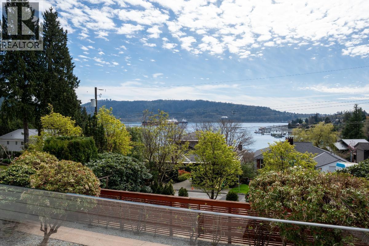 4493 EPPS AVENUE, North Vancouver