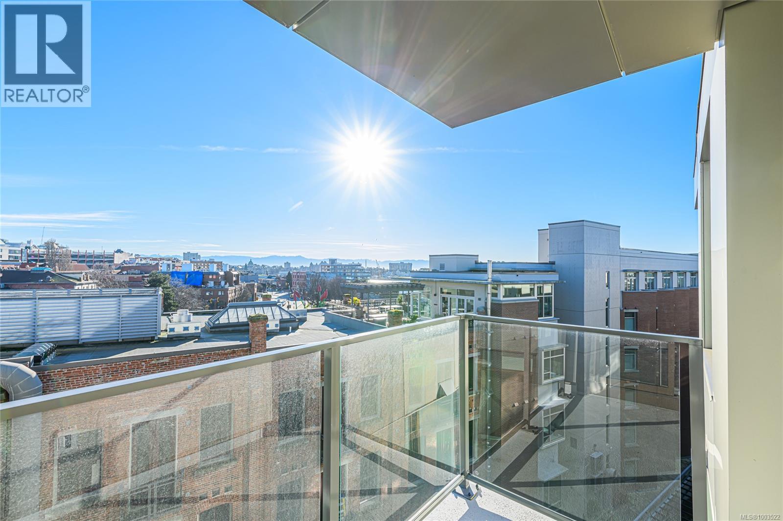 #900 1628 STORE ST - 13