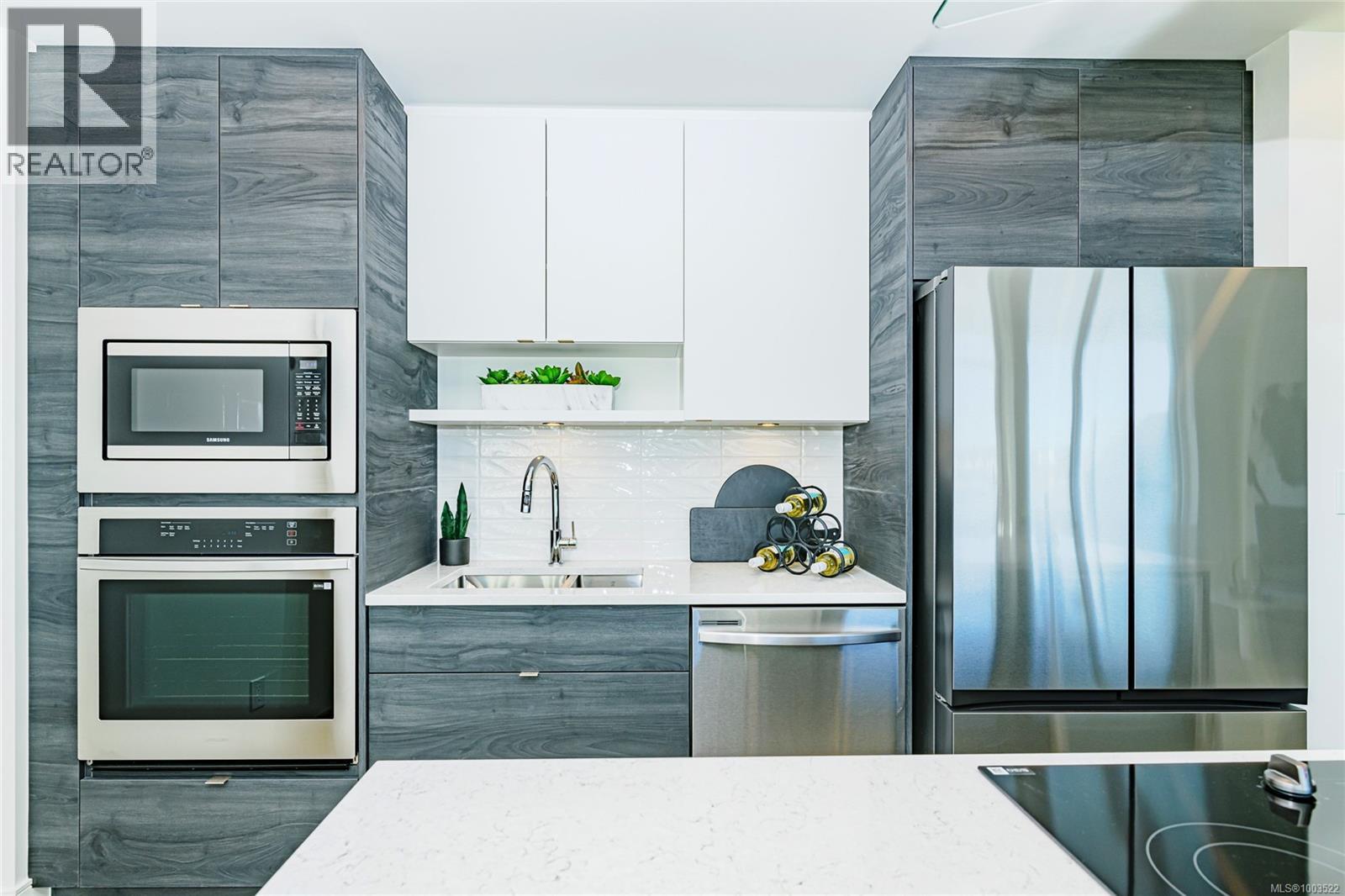 #900 1628 STORE ST - 26