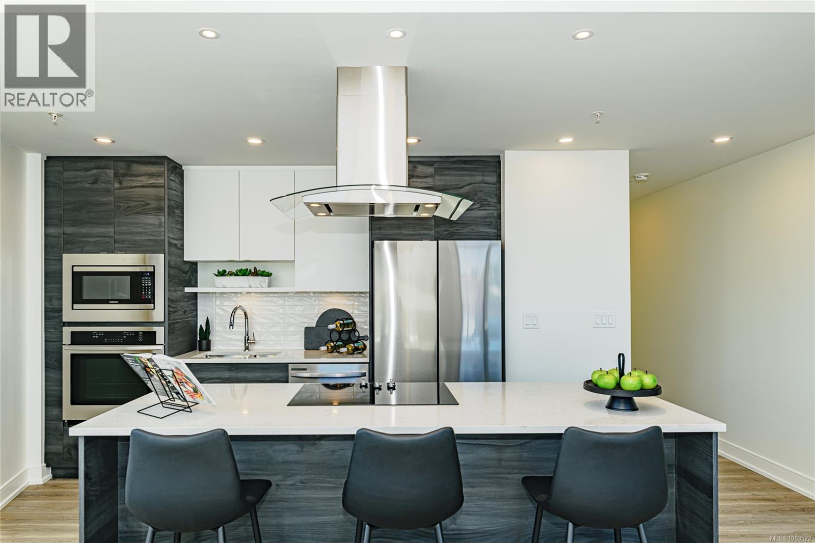 #900 1628 STORE ST - 25