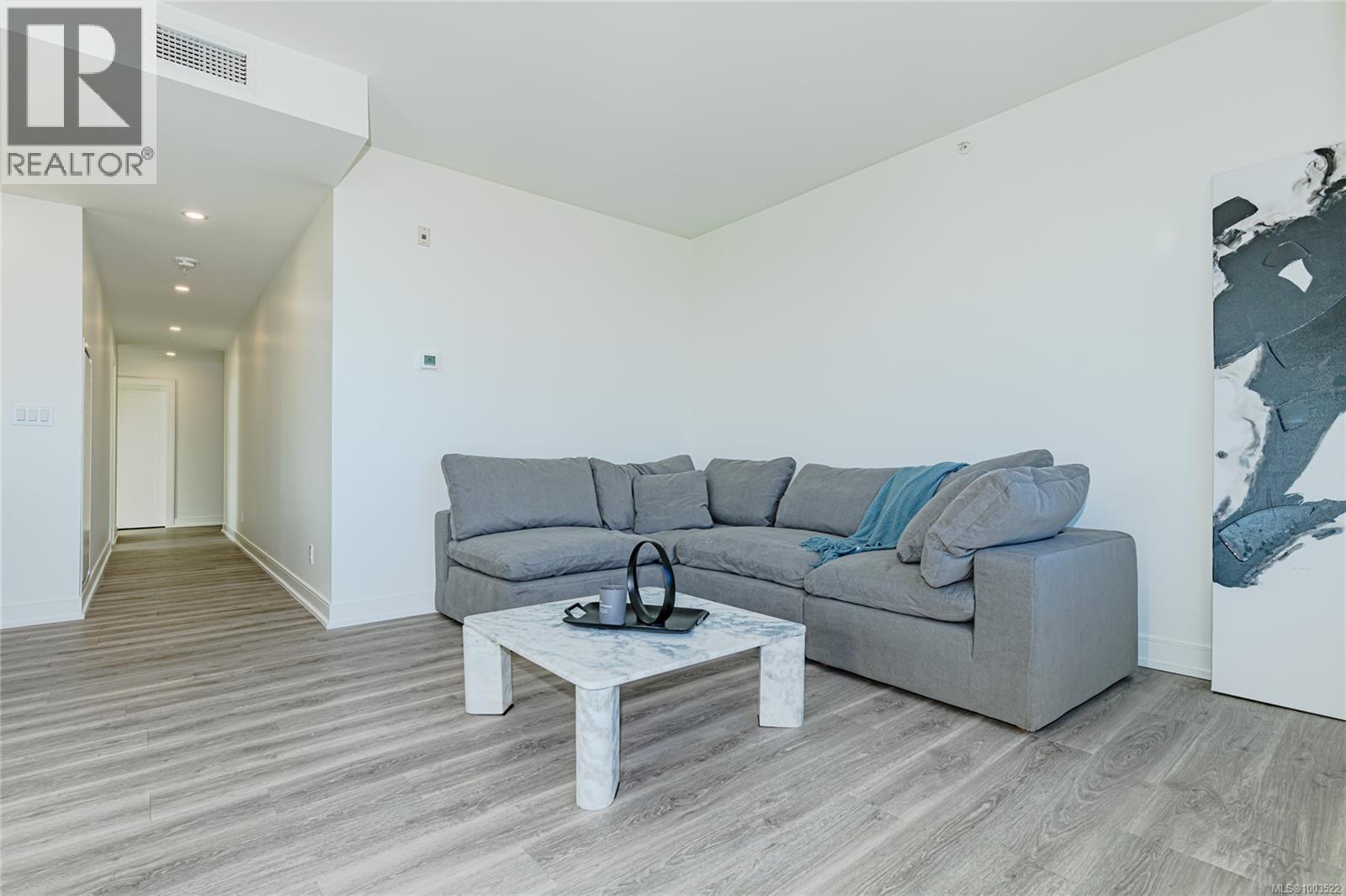 #900 1628 STORE ST - 37