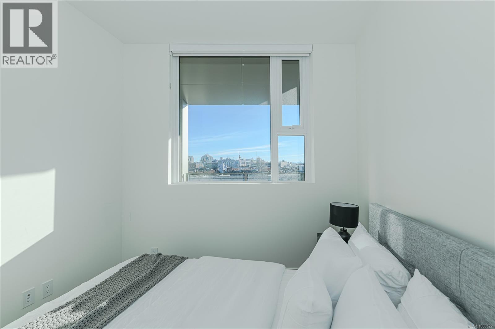 #900 1628 STORE ST - 17