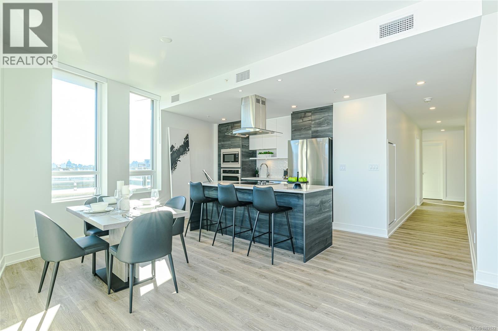 #900 1628 STORE ST - 23