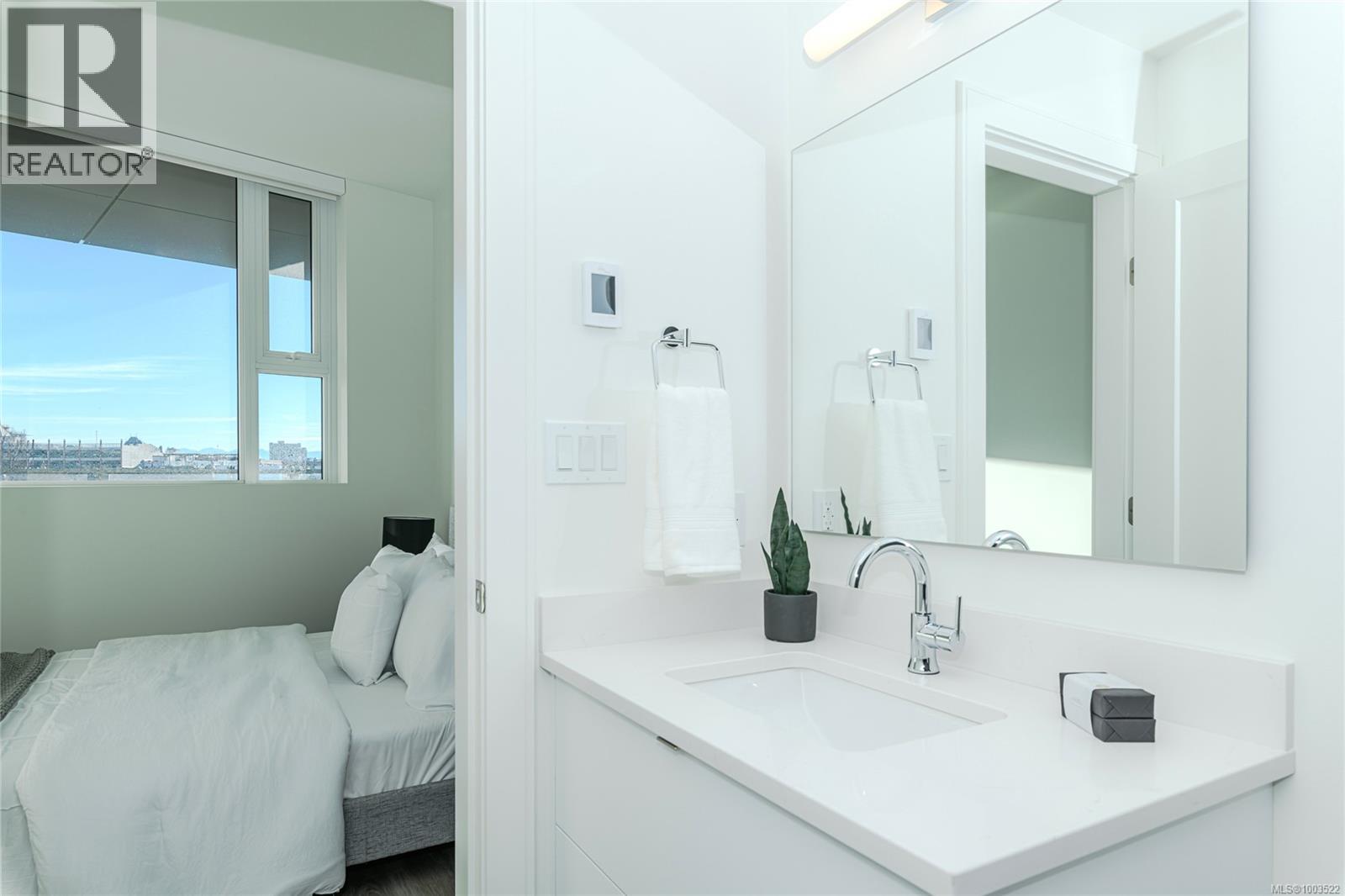 #900 1628 STORE ST - 20