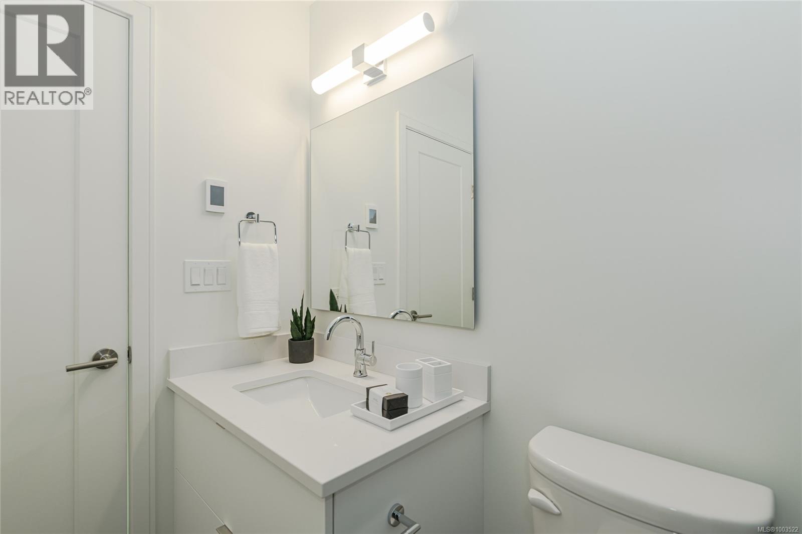 #900 1628 Store St - 8