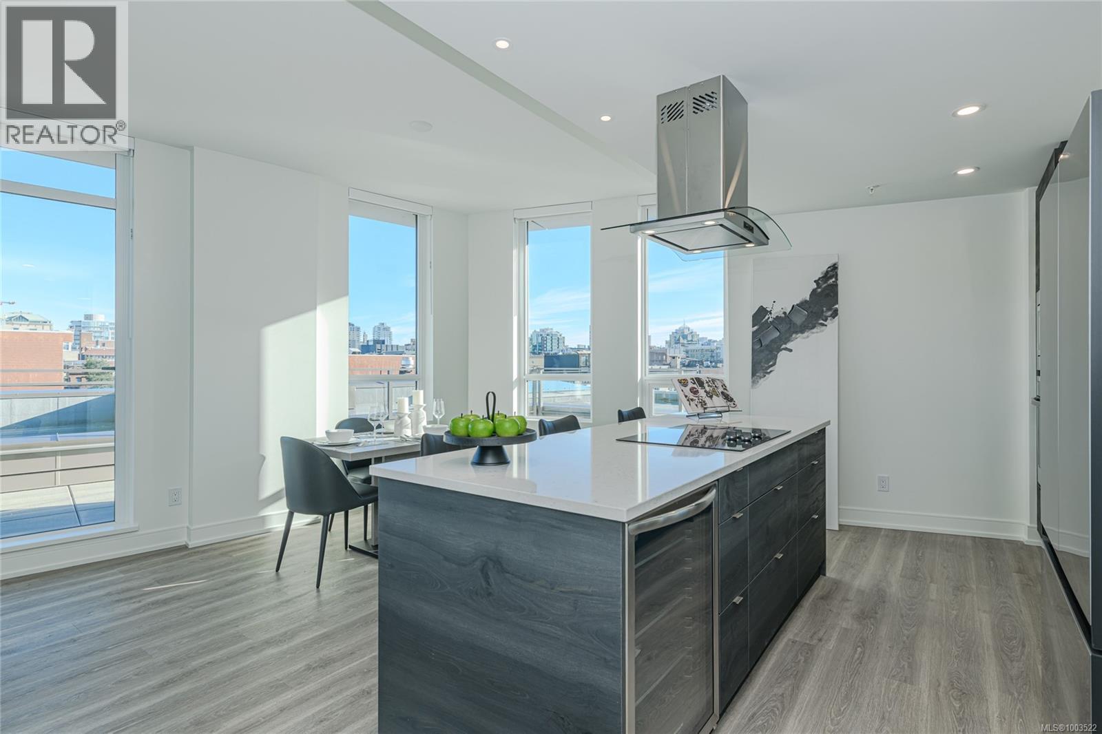 #900 1628 Store St - 5