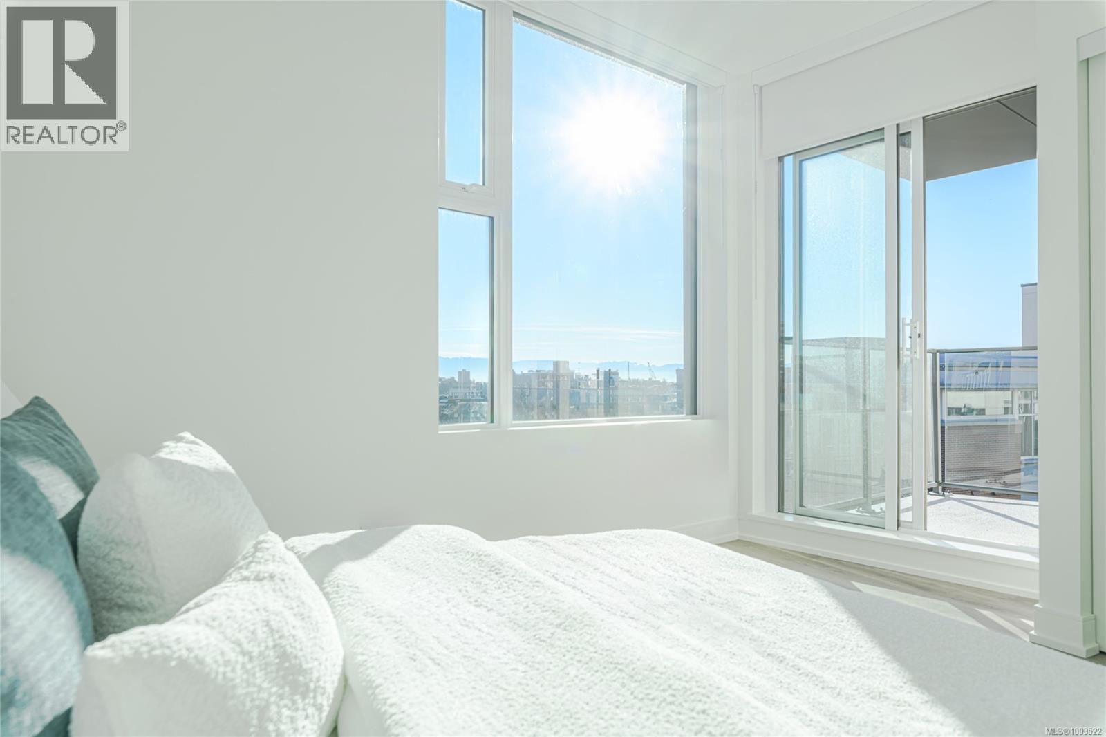 #900 1628 STORE ST - 11