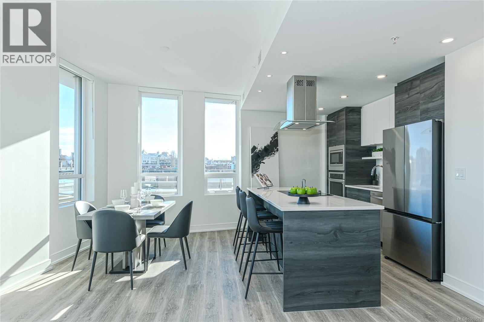 #900 1628 STORE ST - 22